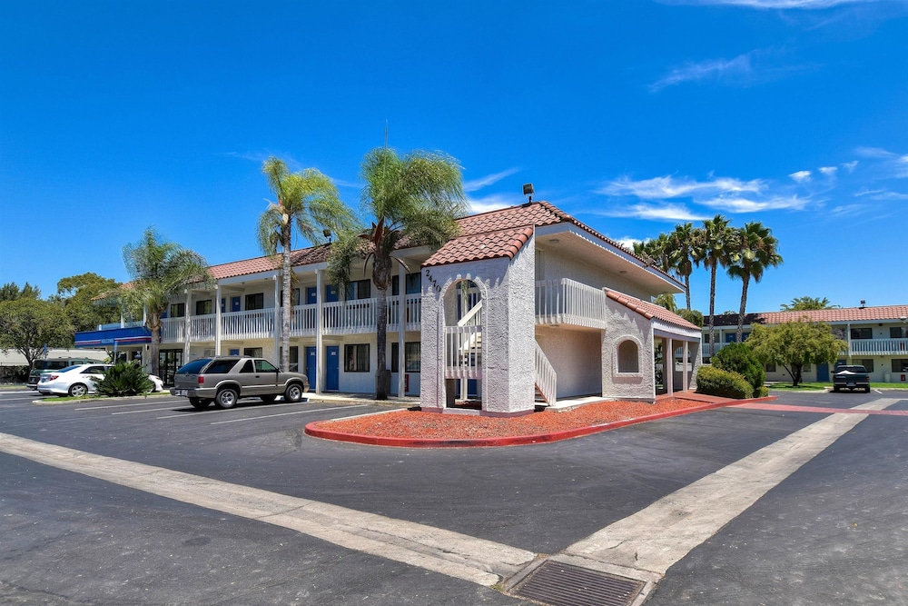 Motel6 Pomona, CA - Los Angeles 27/36