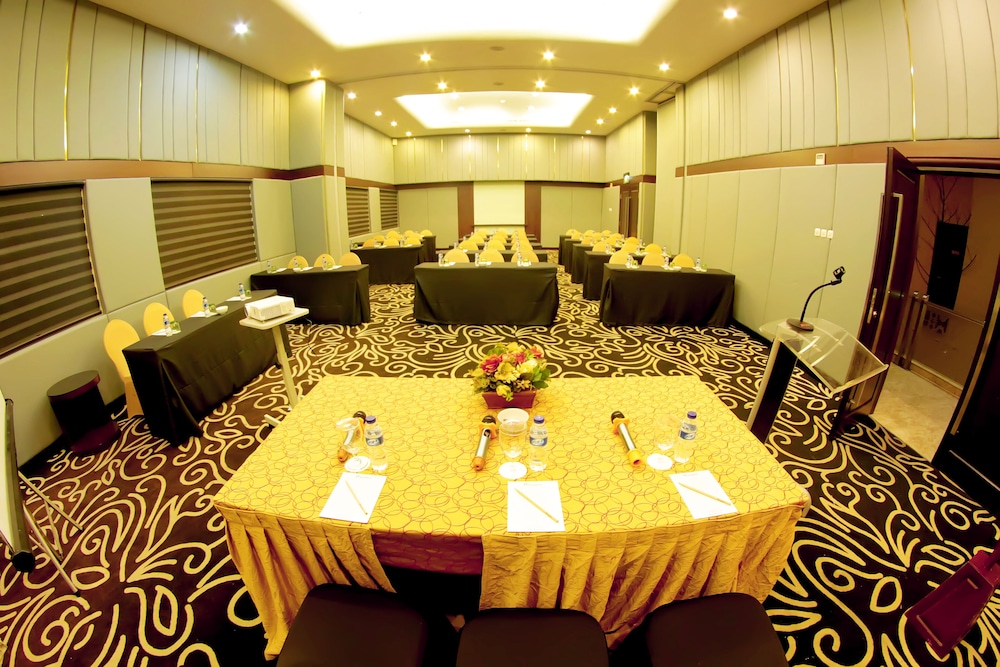 Swiss-Belhotel Ambon 58/69