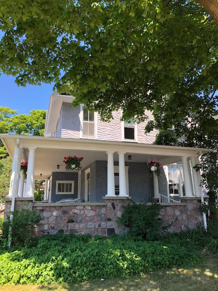 Charlevoix House 41/50