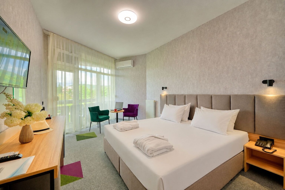 1 Bedroom, Suite, Twin Beds, Sofa, Building 2