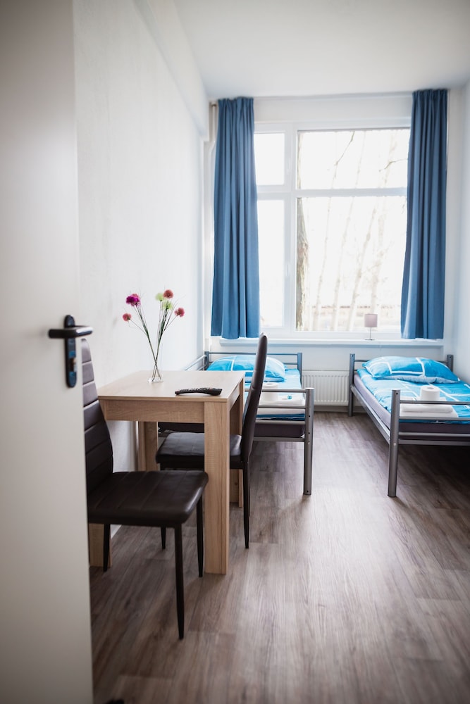 NEOHOSTEL BERLIN 9/50