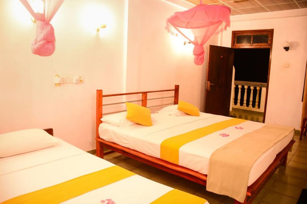 Shanthi Beach Resort 13/48
