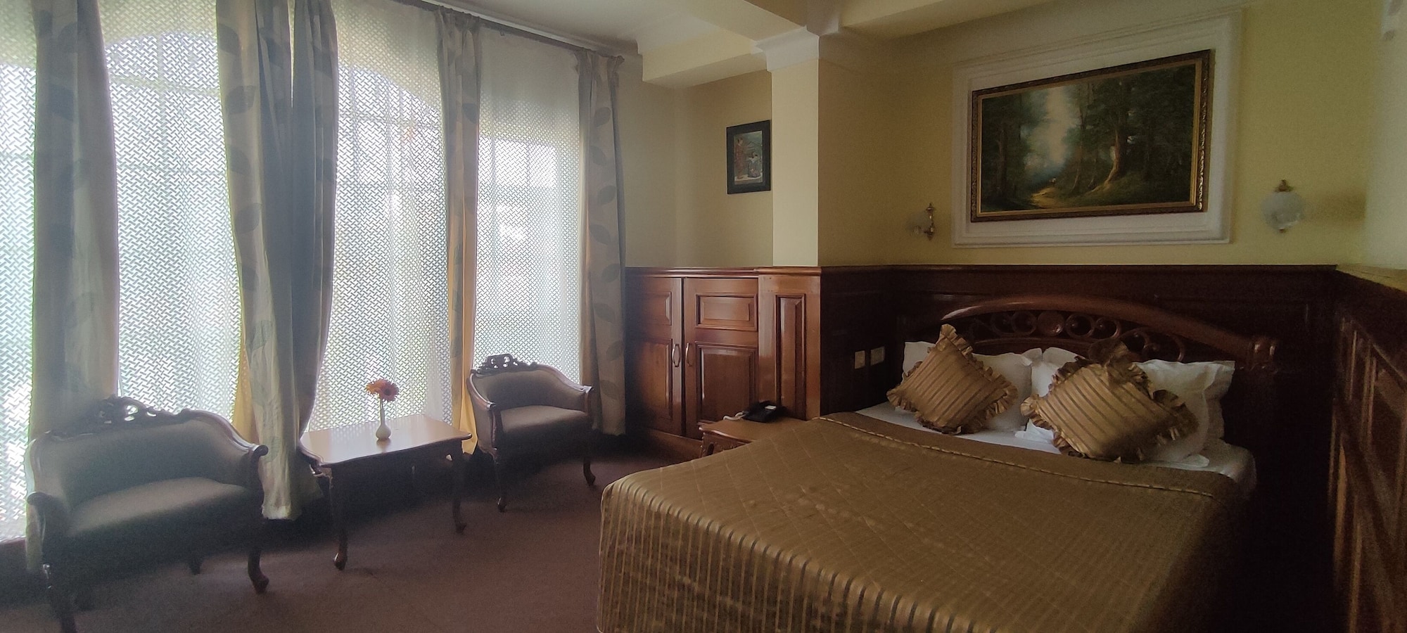 SUPERIOR, KING BED, VALLEY VIEW, SMOKING