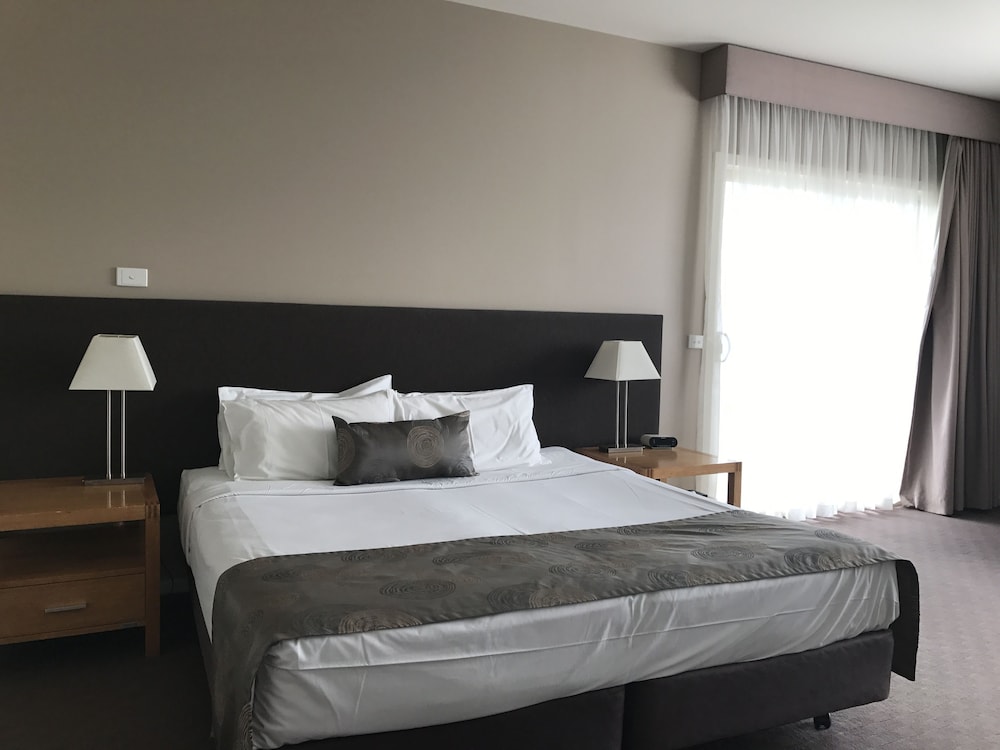 MORNINGTON HOTEL 16/45