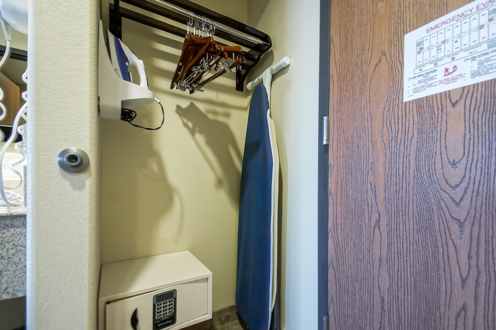 Days Inn by Wyndham Baton Rouge/I-10 37/56