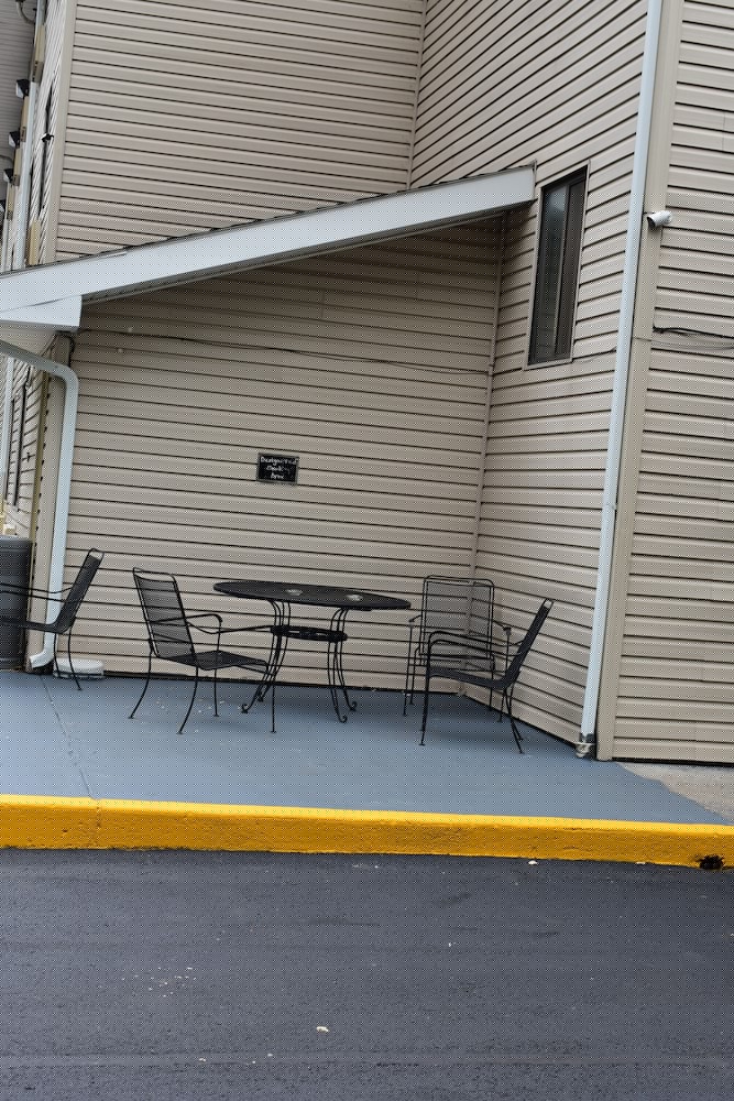 La Vale Inn Cumberland Area 9/19