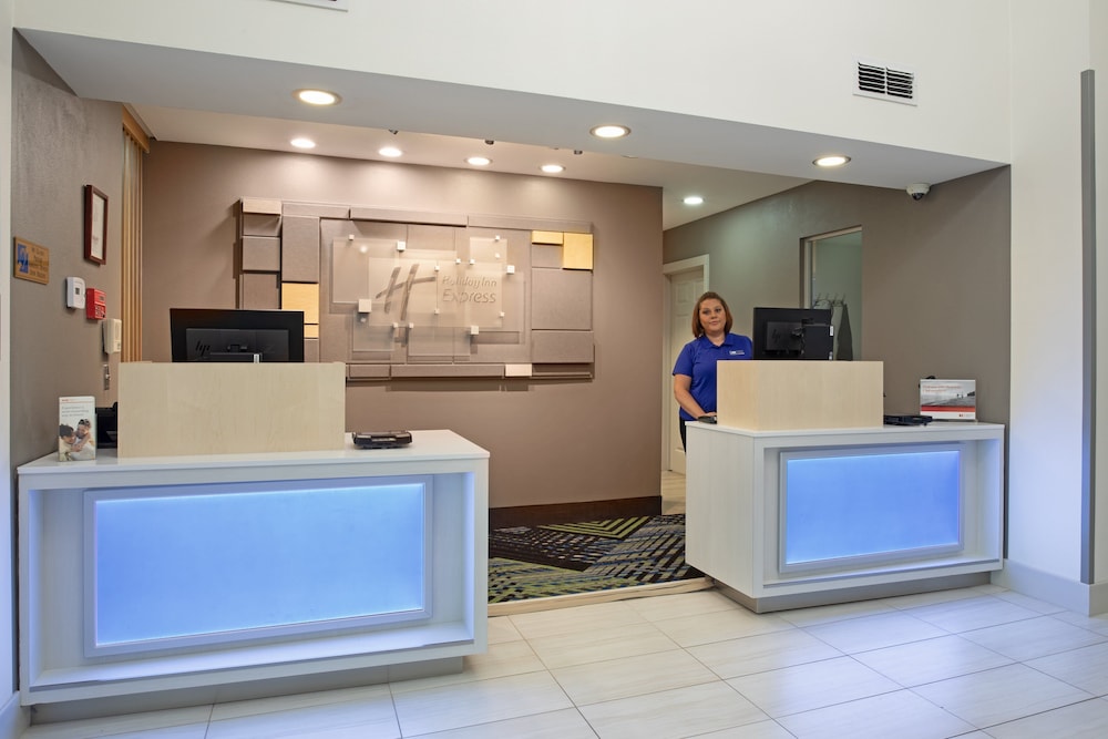 HOLIDAY INN EXPRESS YREKA - SHASTA AREA 12/52