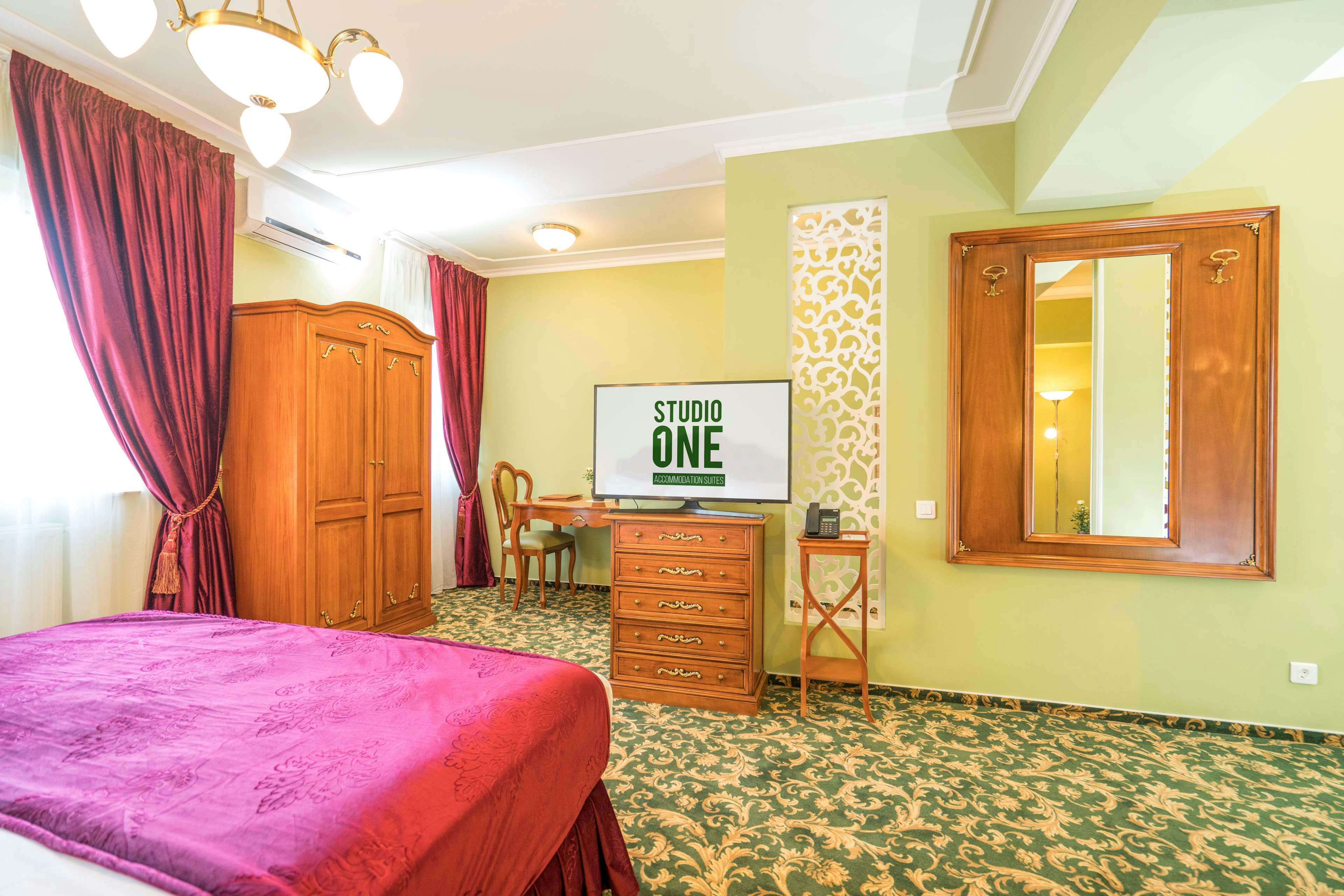 Studio One Accommodation Suites 1/8