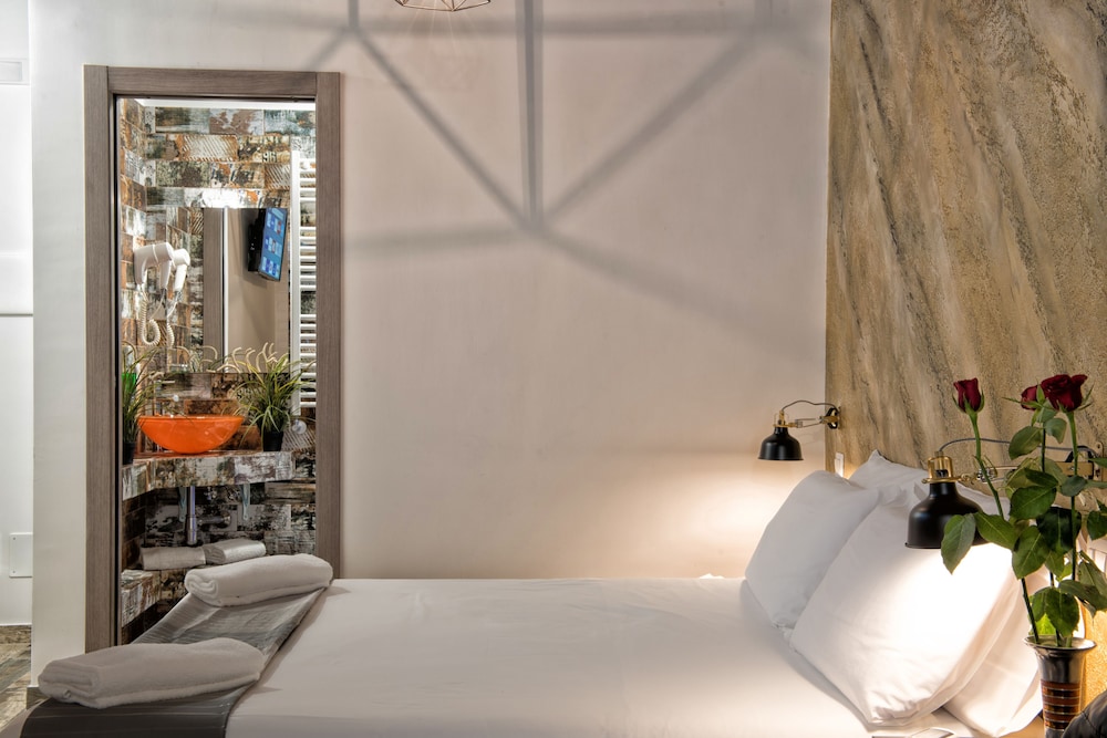 Navona Rooms with Jacuzzi 6/71