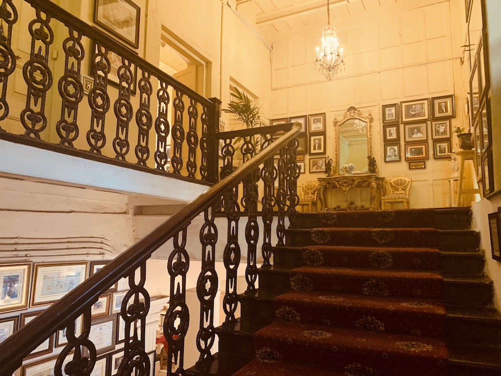 The Elgin Fairlawn Kolkata 30/60