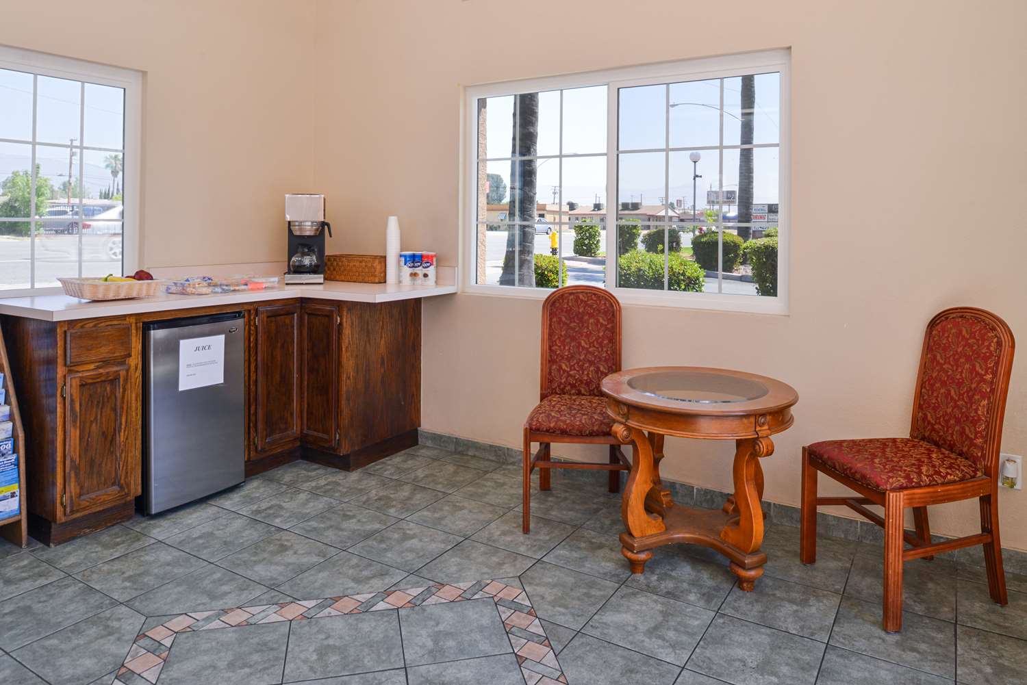 Americas Best Value Inn Rialto 6/8