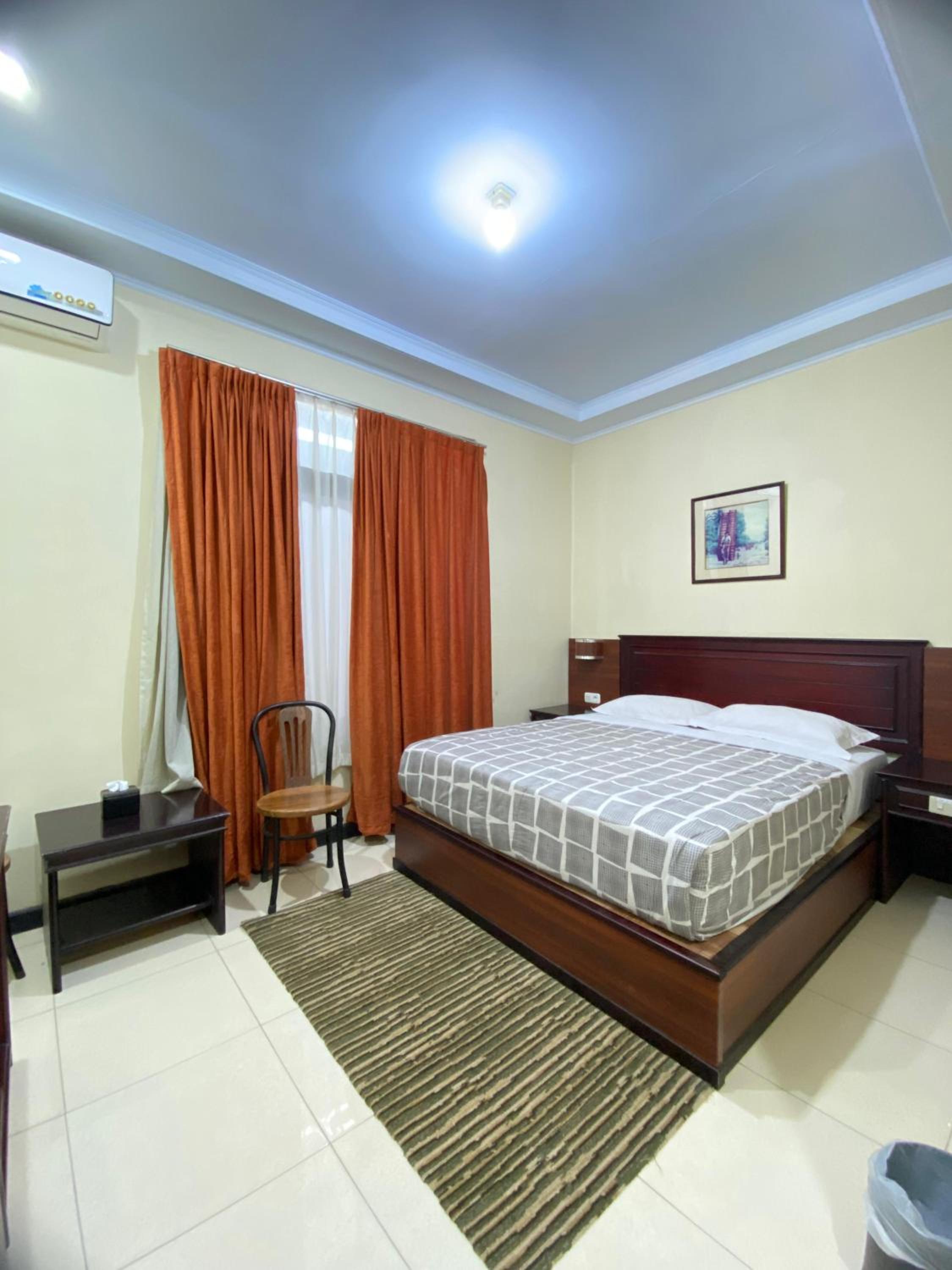 Nikita Hotel 13/49