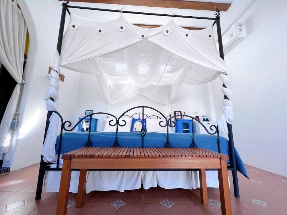 Greek frontier villa 6/49