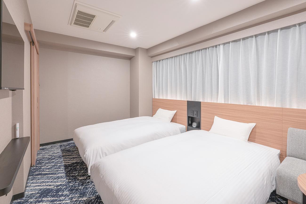 Renovated, Connecting, Single, Twin Beds