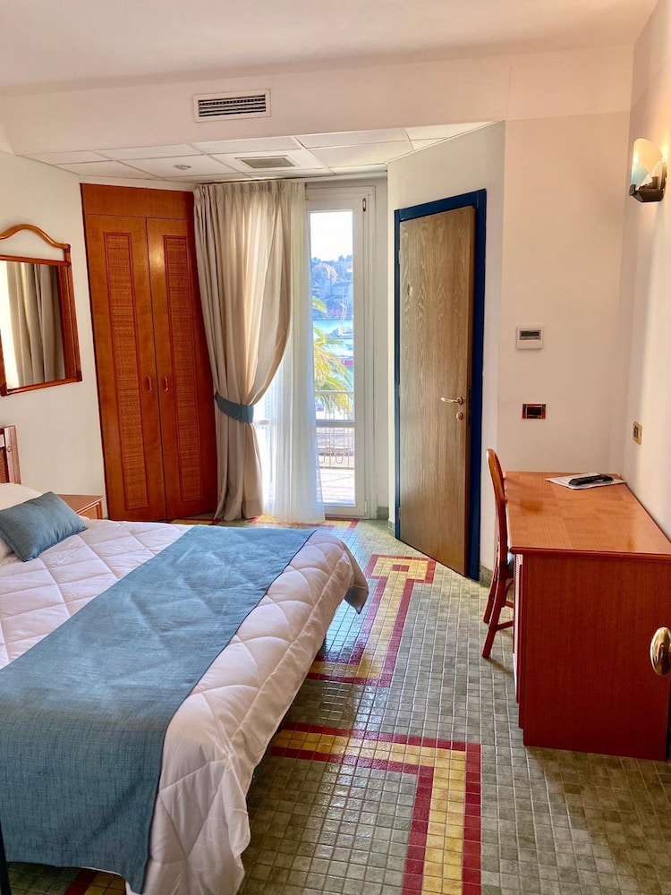 Hotel Della Baia 24/71