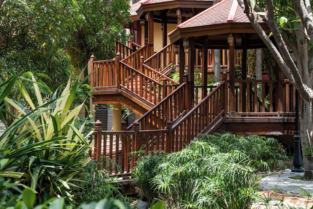 Gulf Executive Residence 4/48
