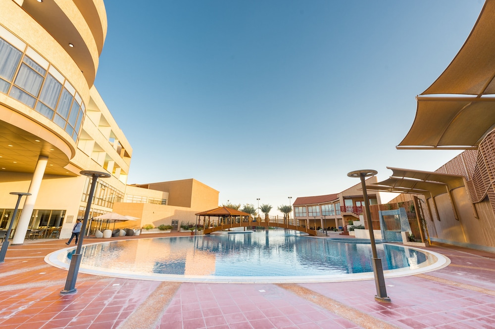 فندق قرية الريم(Al Reem Village Hotel) 24/51