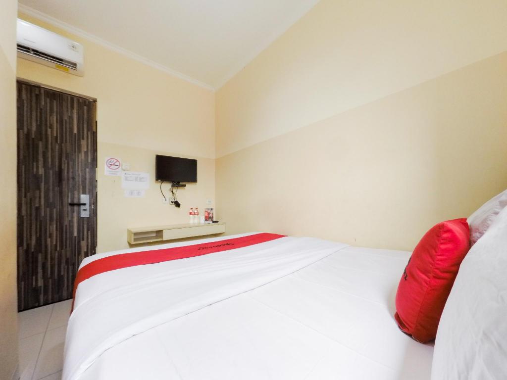 Reddoorz Plus Near Mall Ciputra Jakarta 25/51