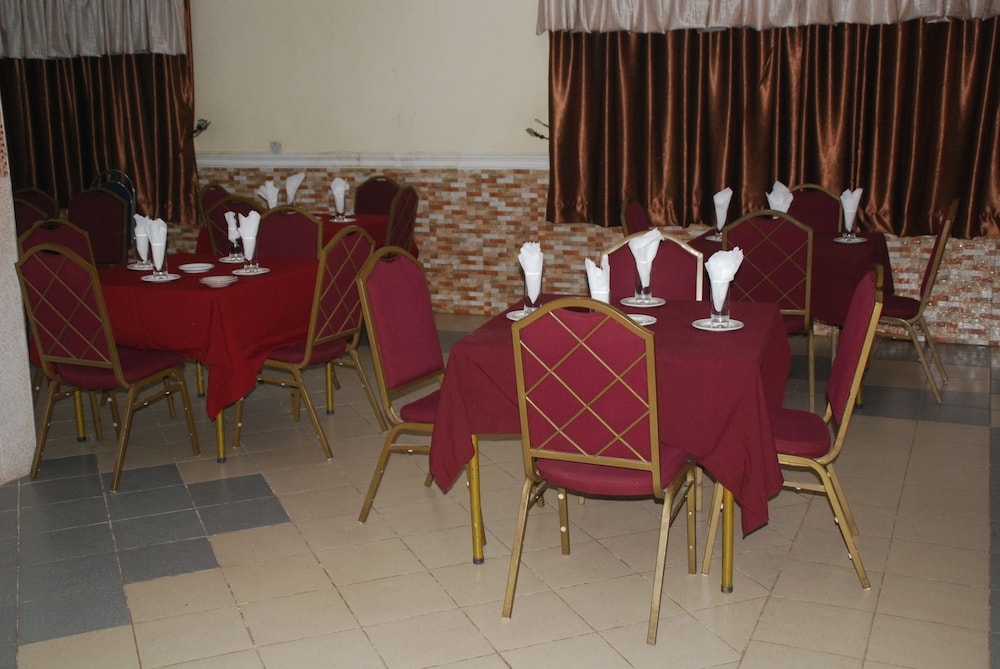 Peace Haven Hotel 15/25