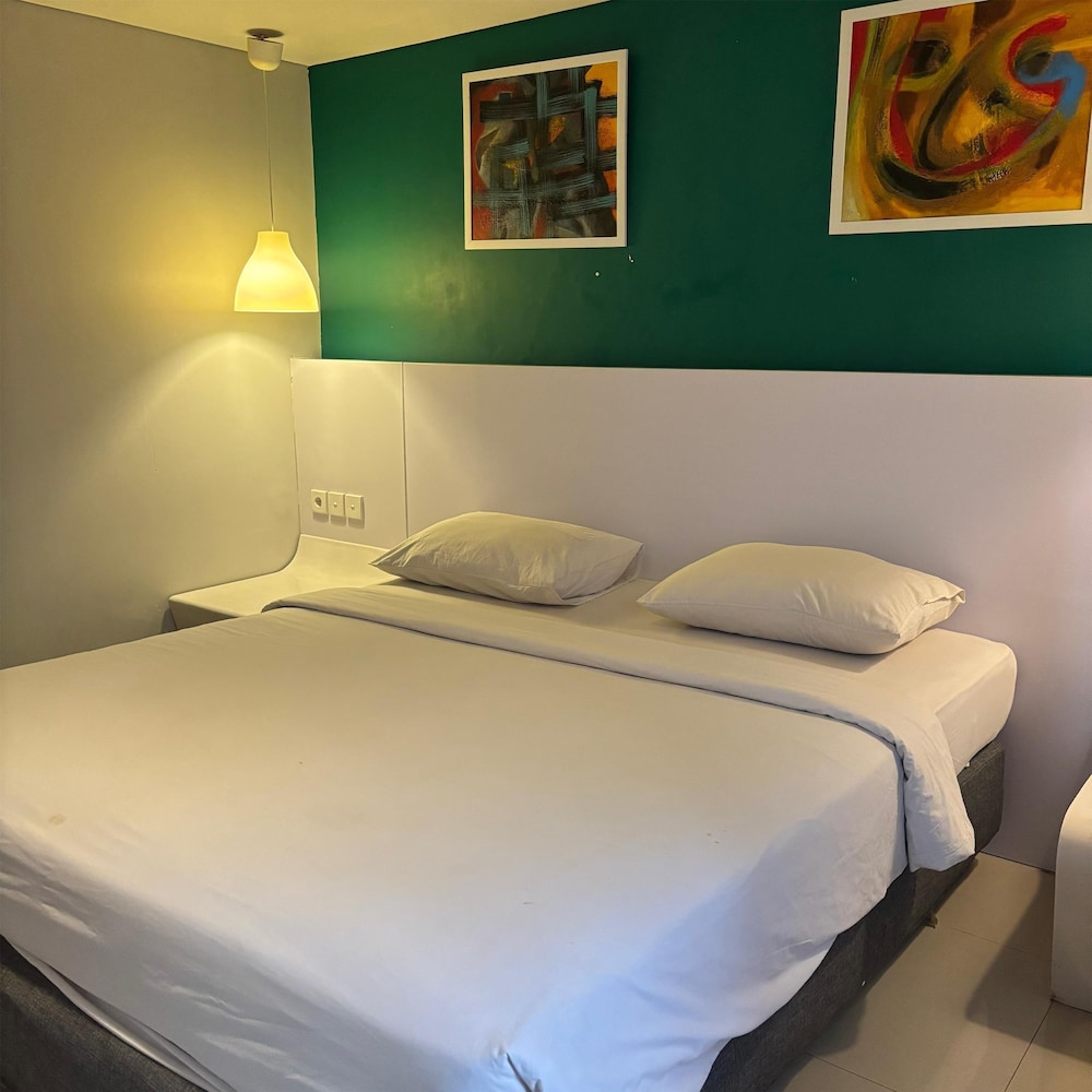 EXECUTIVE, KING BED