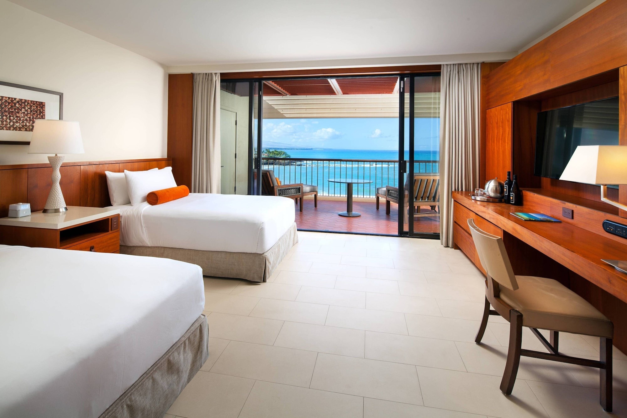 Renovated, Tower, 2 Double Beds, Ocean Front
