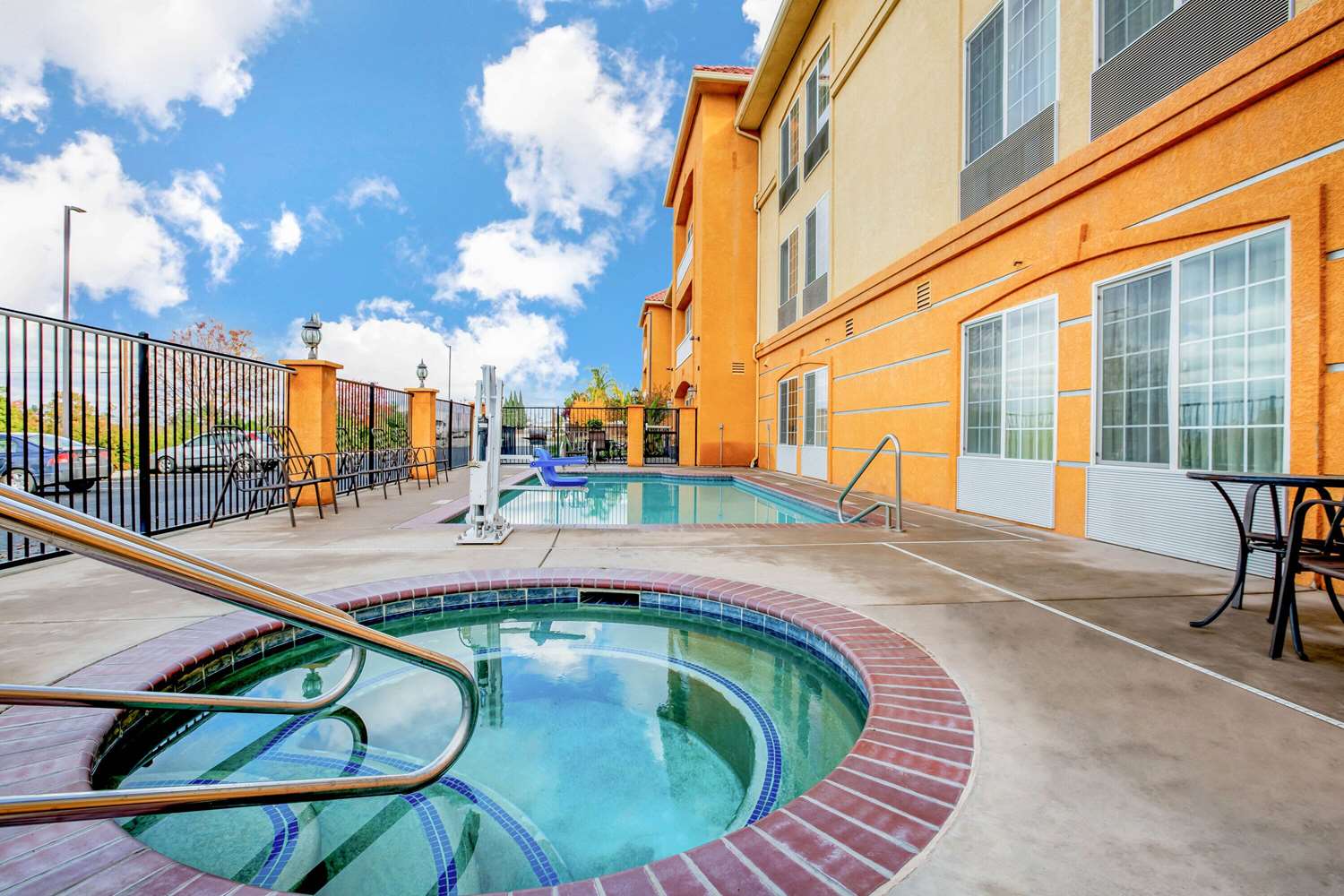 La Quinta Inn & Suites by Wyndham Fowler 29/61
