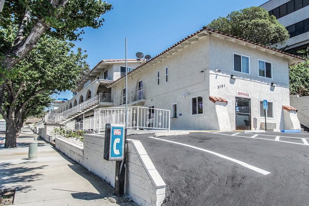 Motel6 Orange, CA - Anaheim 24/33