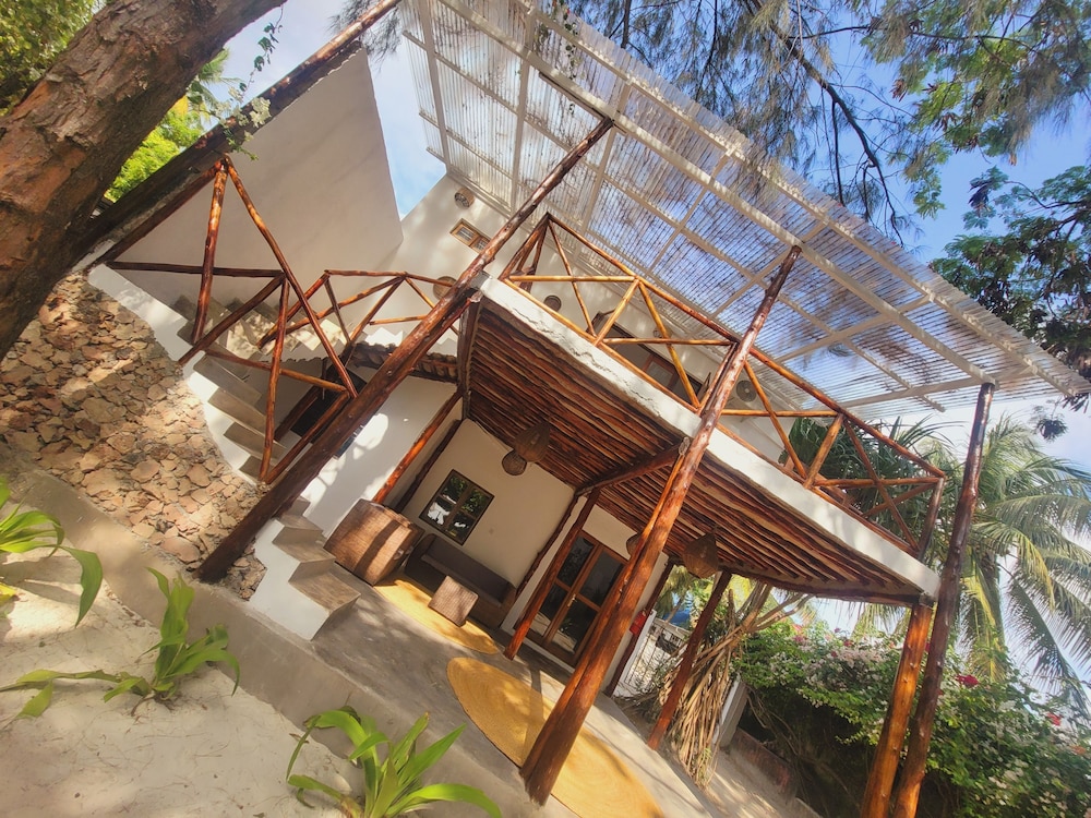Garden Beach Bungalows 3/68