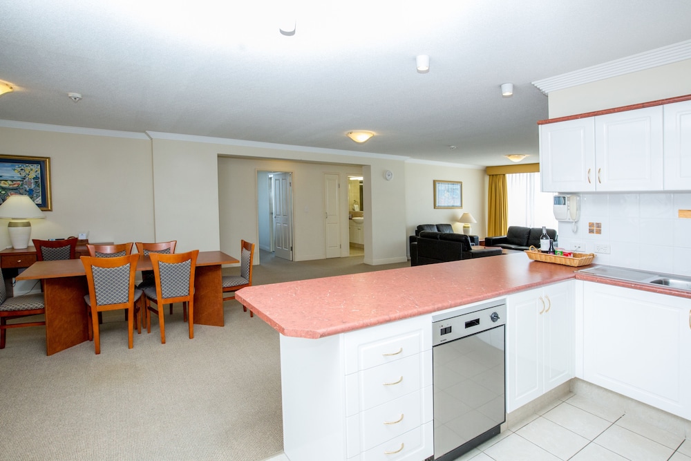 Springwood Tower Apartment Hotel 51/63