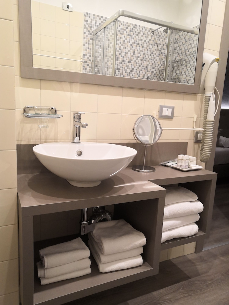 Hotel Principe Modena 40/63