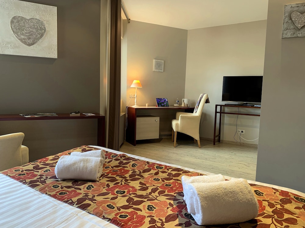 Hotel Causse Comtal 30/84