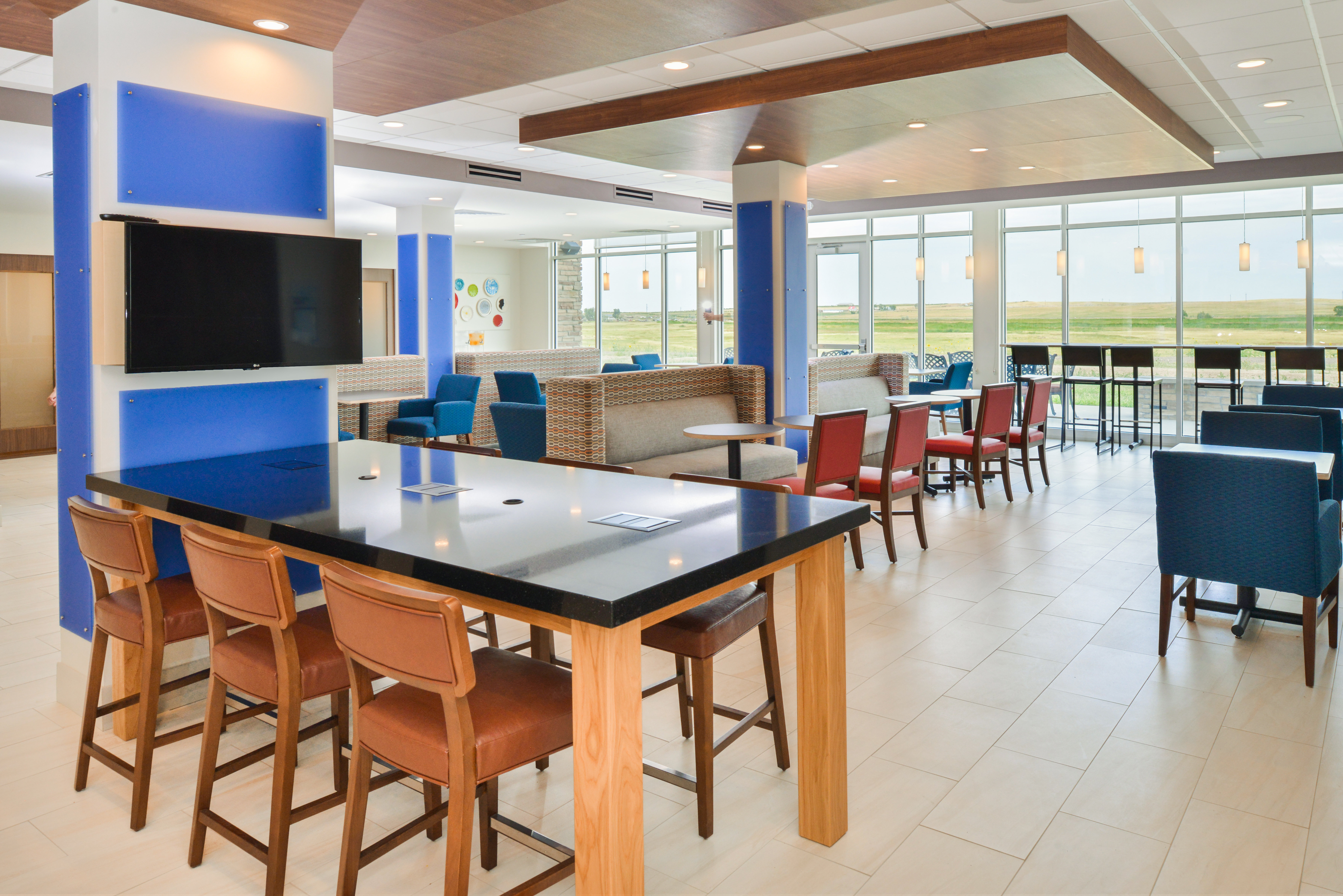 Holiday Inn Express Suites Chadron 48/76