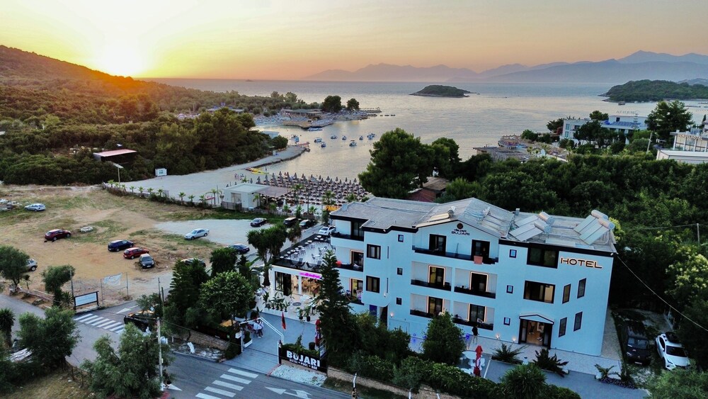 VILA PARK BUJARI 1/50