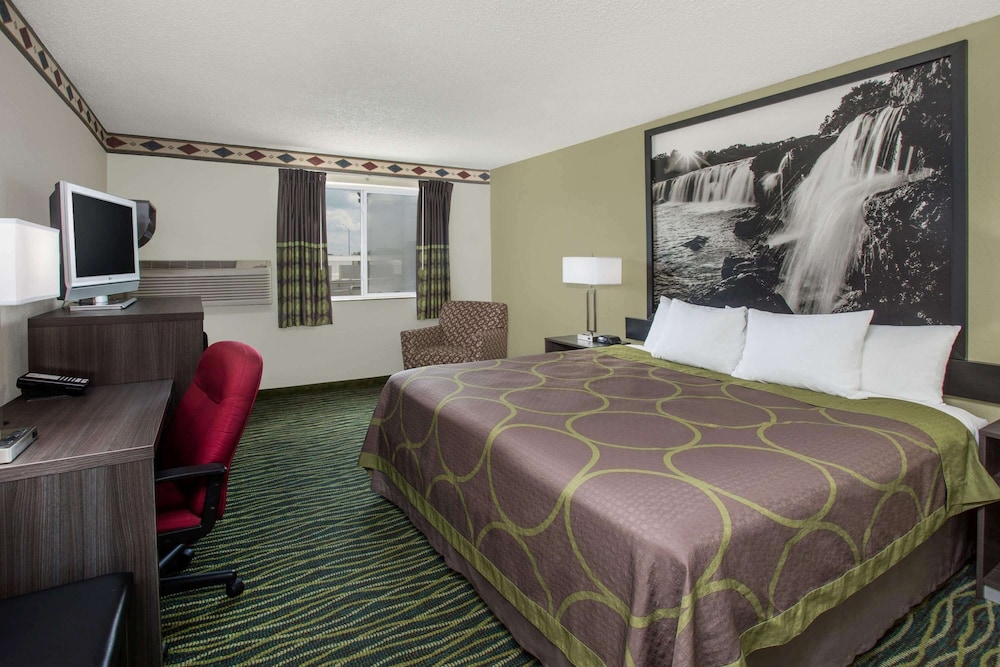 Super 8 By Wyndham Independence Kansas City 13/55