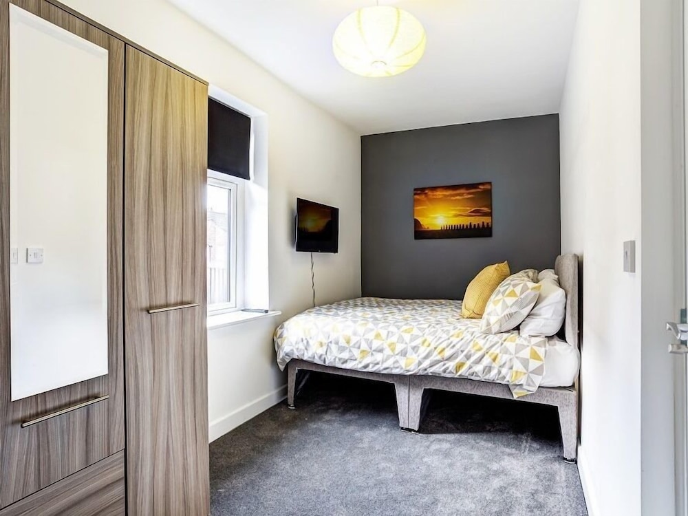 Townhouse Plus @ 166 Edleston Road Crewe 7/17