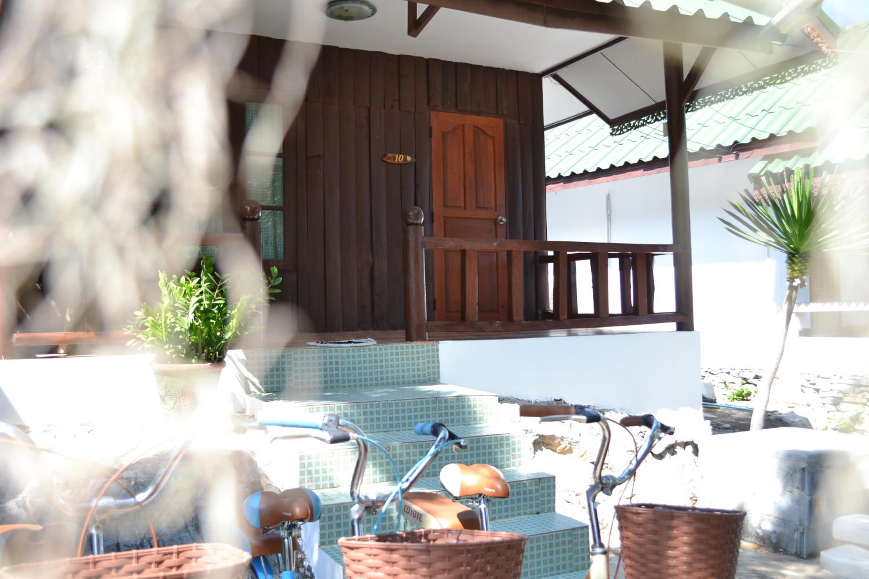 Benjaporn Bungalow 33/49
