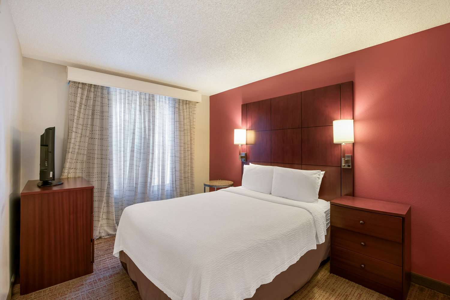 2 Bedrooms, Suite, 2 Queen Beds, 2 Bathrooms, Sofa, Living Area