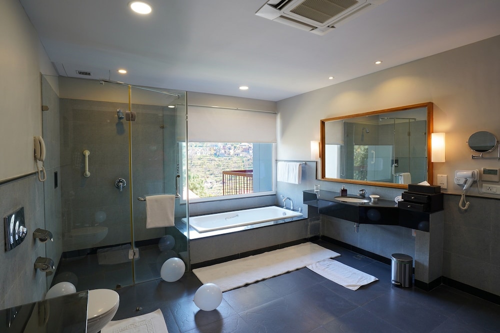 Moksha Himalaya Spa Resort 10/50