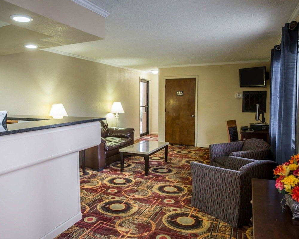 Rodeway Inn and Suites Plymouth Hwy 64 35/55