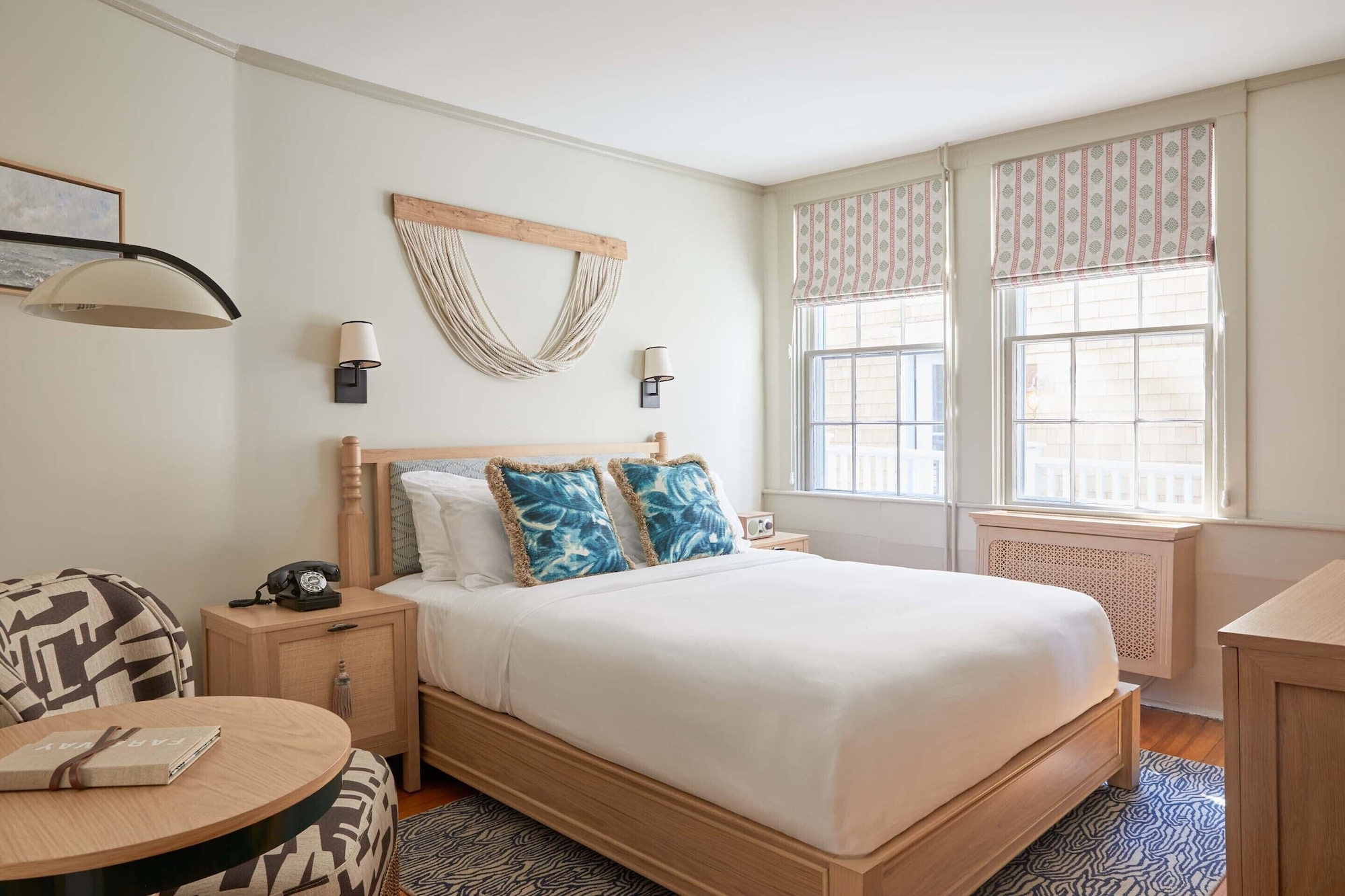 Standard, Queen Bed