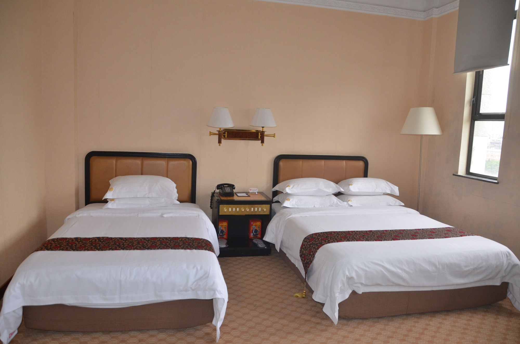 STANDARD, QUEEN BED