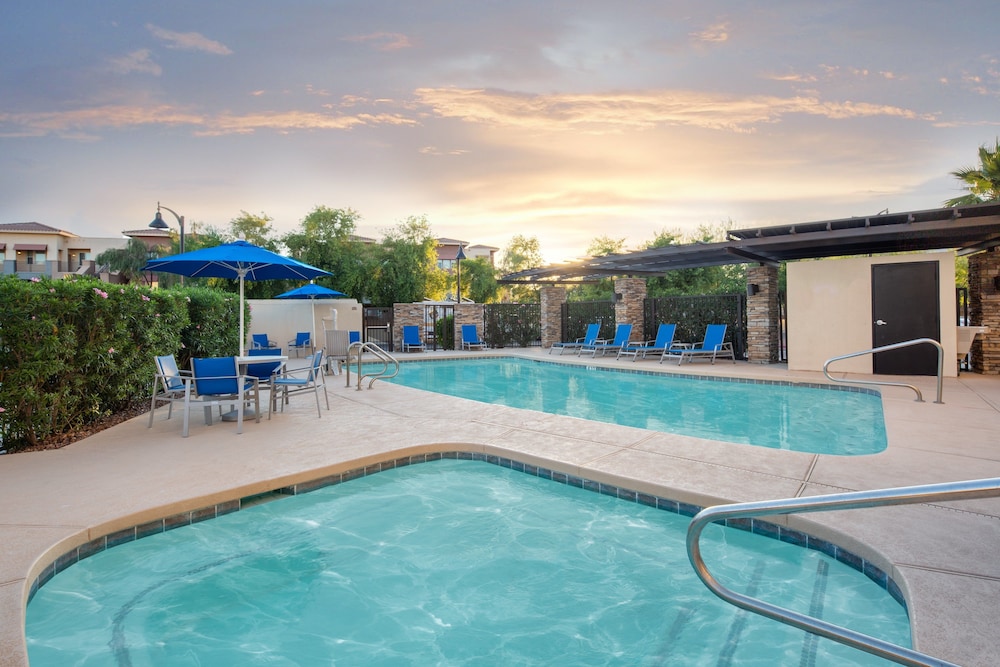 Holiday Inn Express Hotel & Suites Surprise 5/57