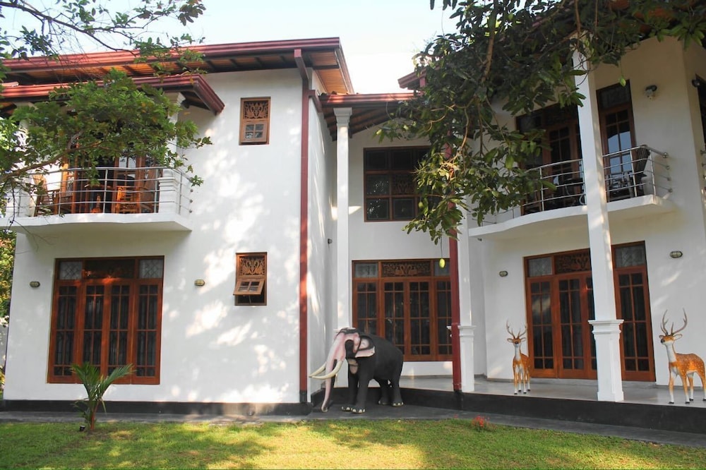 Mahakumara White House Hotel 1/19