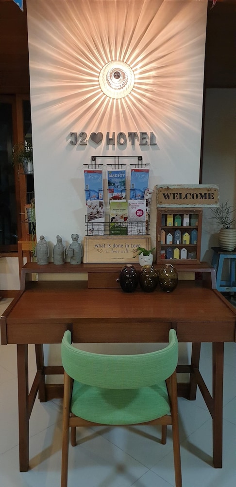 J2 Hotel 31/44