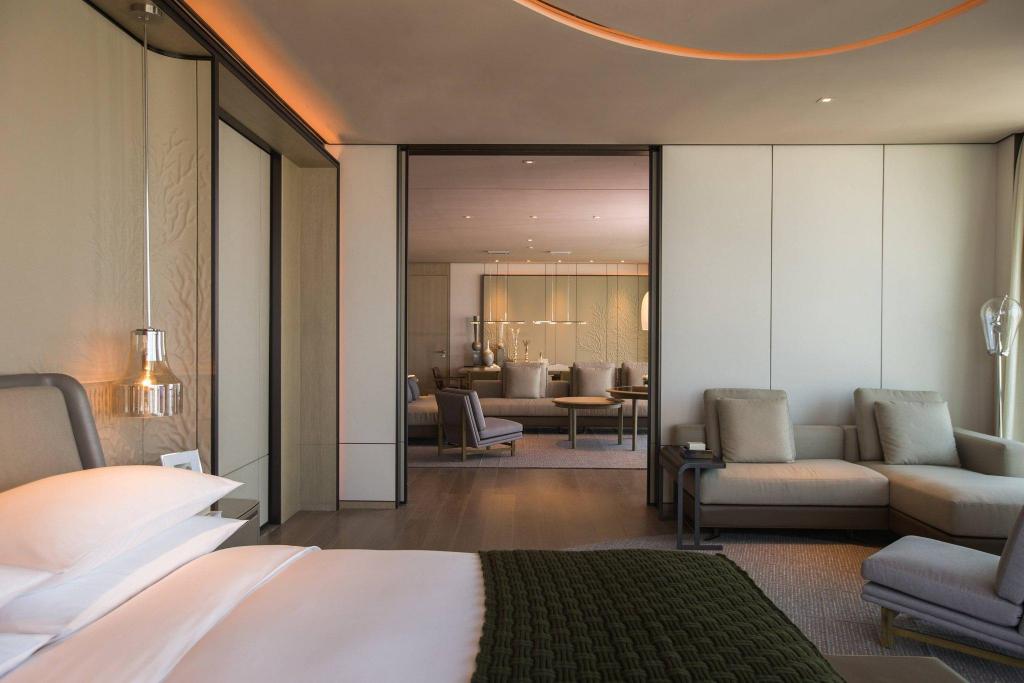 Vice President, Suite, King Bed, Bay View, Sofa, Executive Lounge Access