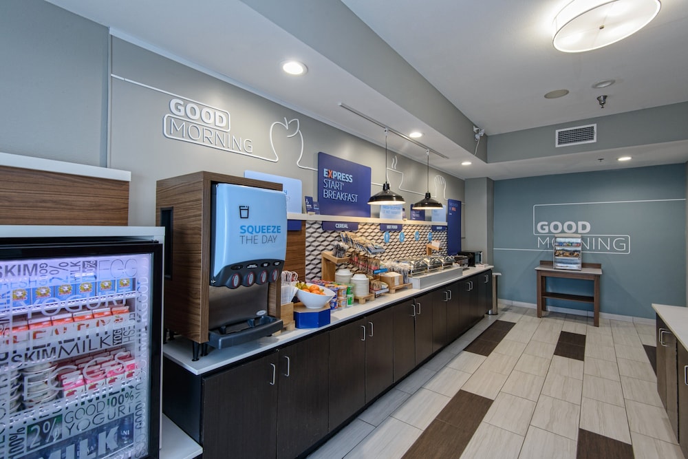 Holiday Inn Express Hotel & Suites Corpus Christi 38/44