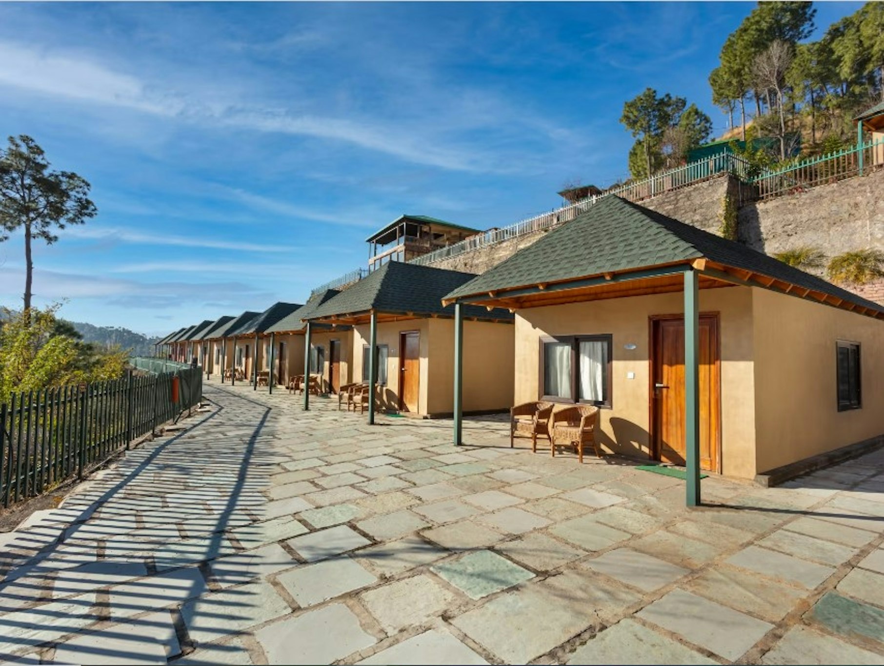 SURYA VILAS LUXURY SPA & RESORT 19/25