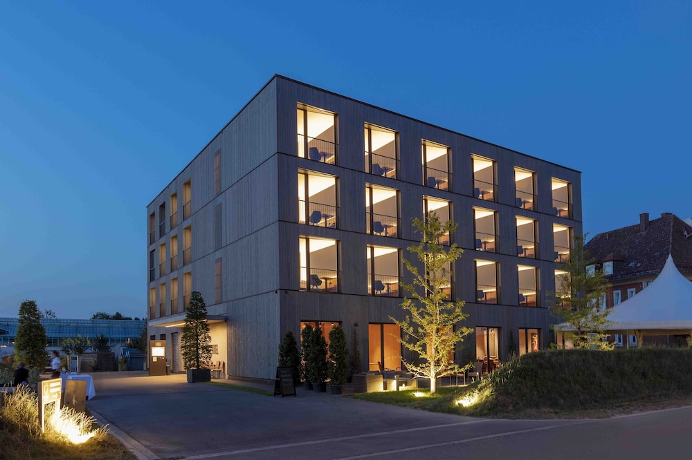 2ND Home Hotel 5/43