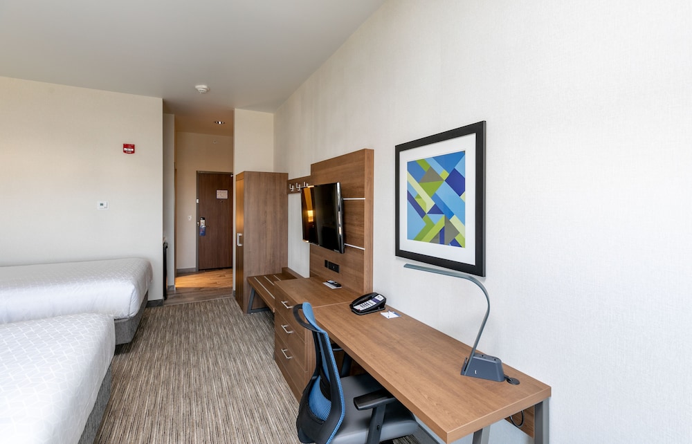 Holiday Inn Express Lethbridge Southeast 36/72