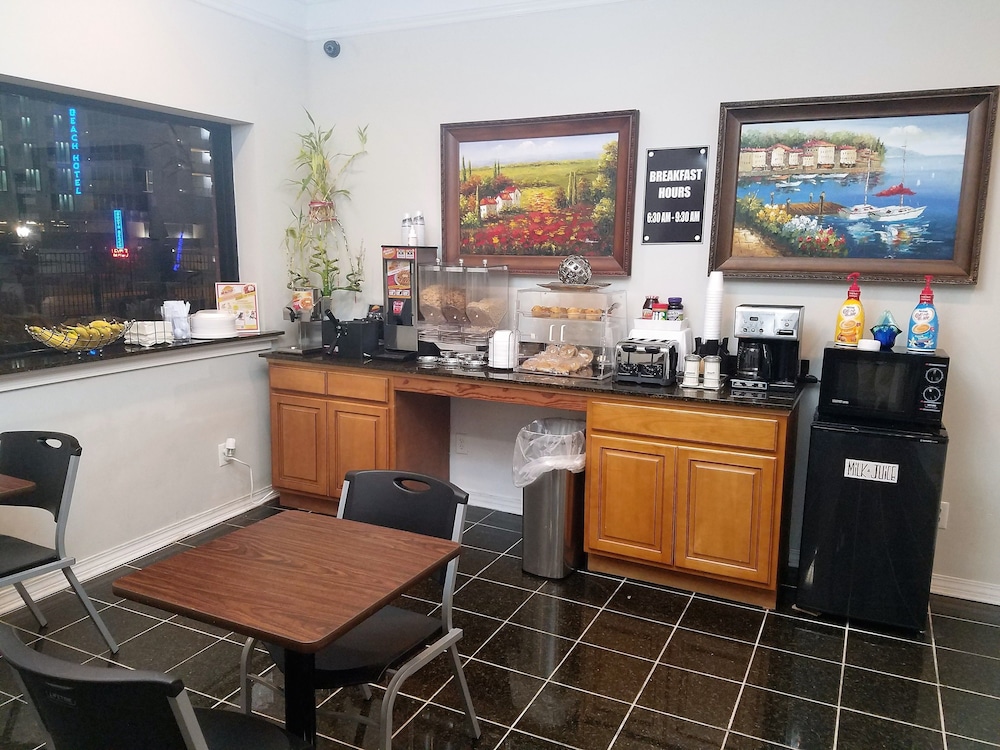 Star Inn Biloxi 28/37
